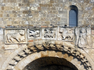 Particolare decorativo del portale Ingresso Cattedrale Anglona