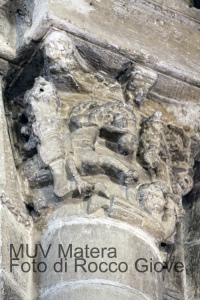 San Giovanni Battista - particolare capitello con cavalieri